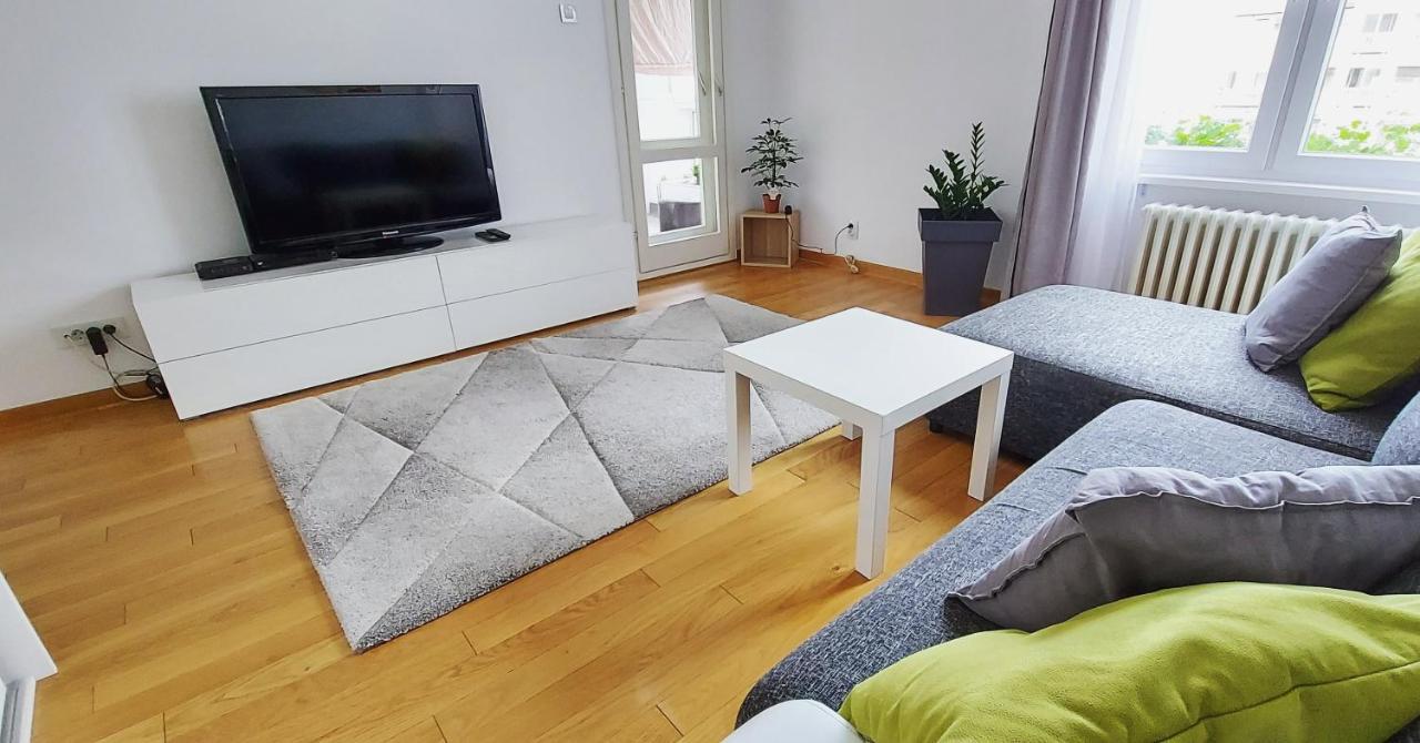 High White Apartments Belgrado Esterno foto