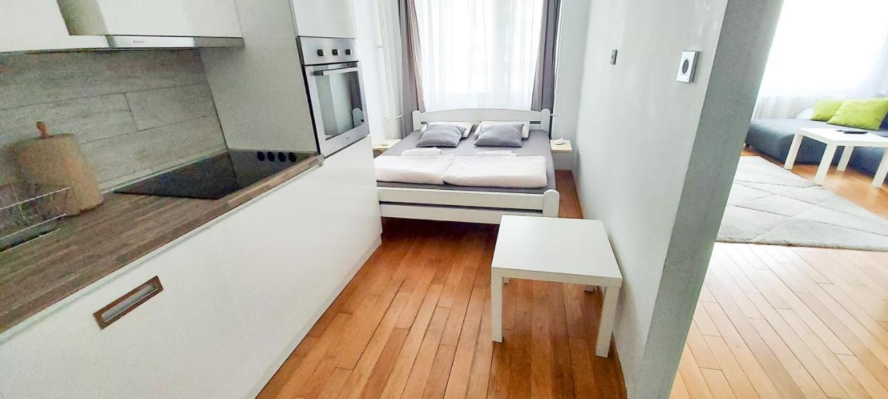High White Apartments Belgrado Esterno foto